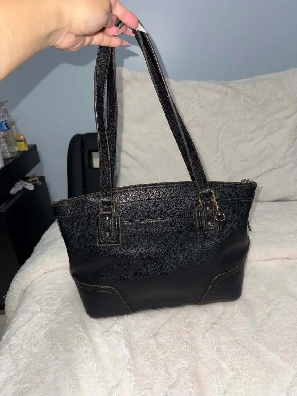 Liz Claiborne Black Pebbled Faux Leather Shoulder Bag Tote - Picture 2 of 4